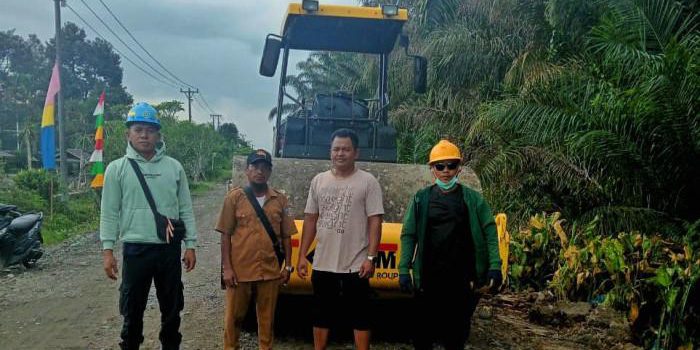 Perbaikan-jalan-di-Rio-Pakava